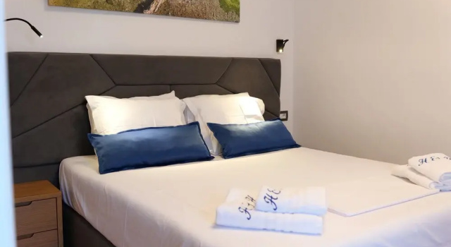 Четырёхместный номер Standard с балконом и с частичным видом на океан Hilltop Heaven Hotel