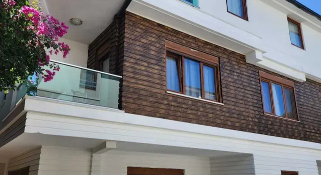 Lara Breeze Homes