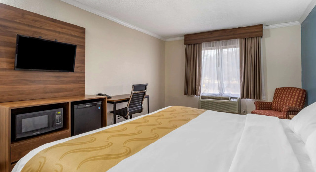 Двухместный номер Standard Quality Inn & Suites Ft. Jackson Maingate