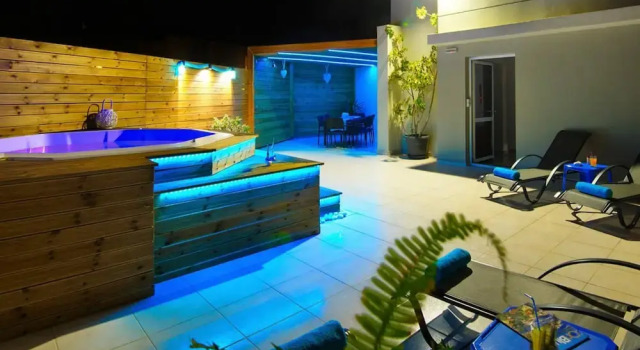 Апартаменты Luxury Sea View Penthouse with Hot Tub