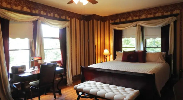 Номер Superior Champaign Garden Inn