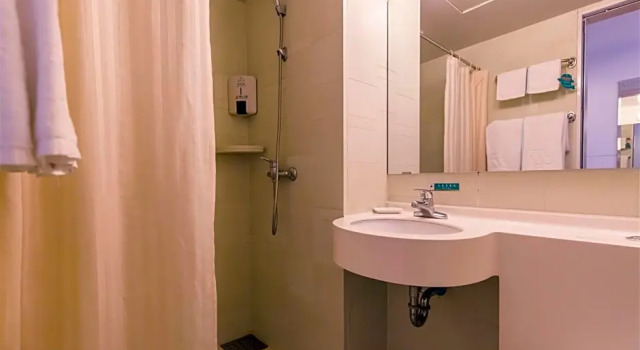 Двухместный номер Business Jinjiang Inn Zhengzhou Railway Station Erqi Square Metro Station