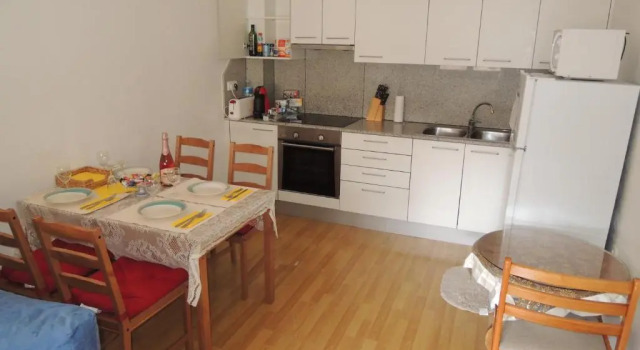 Апартаменты с 3 комнатами Apartament Besalú