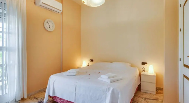 Holiday Home near Sevilla with Pool, Забронировать Дом для отпуска Коттеджи провинции Севильи, Коттедж