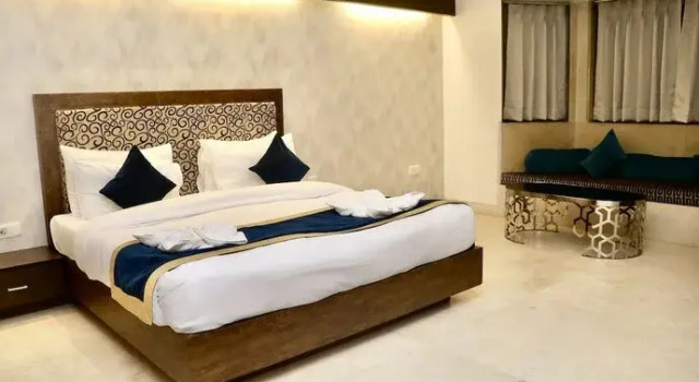 Tivoli Heritage Palace, Rezerwuj Hotel Hotele w Haryana z basenem, Basen