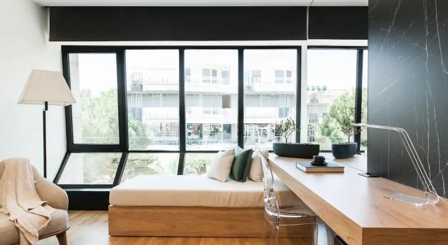 Люкс Side by Side Suites in Athens Riviera by The Olon