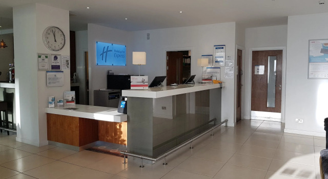 Holiday Inn Express Wakefield by IHG, Забронировать Отель Отели Уэйкфилд 3 звезды, рядом с Wakefield Magistrates Court, 3*