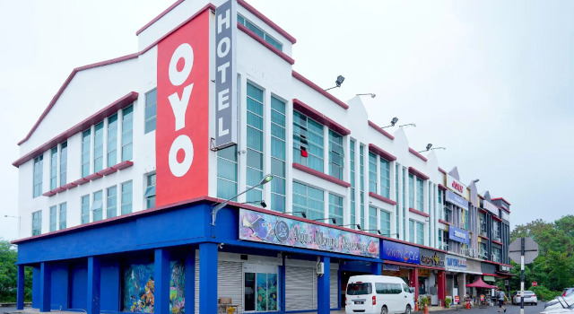 OYO 89624 4Orty Inn, Rezerwuj Hotel Hotele w Sarawak z parkingiem, Parking