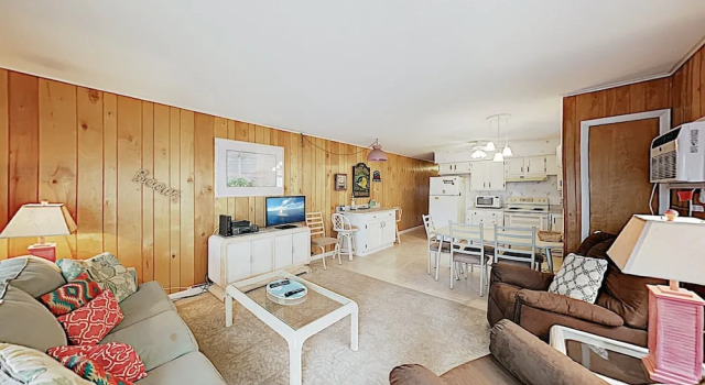 New Listing! Beachside Bliss - Walk To Waves 2 Bedroom Condo, Rezerwuj Apartament Midtown 
