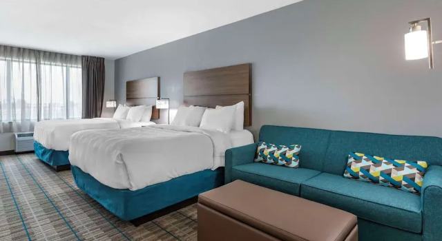 Четырёхместный номер Standard MainStay Suites Milwaukee/Franklin