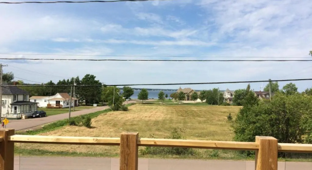 Шале Cottage Jasmine on the Shediac Bay with hot tub