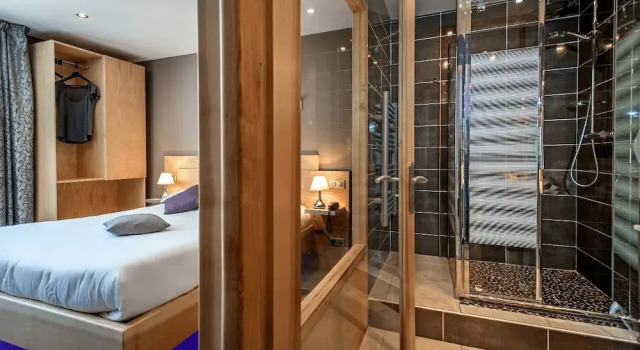 Двухместный номер Comfort с видом на бассейн Logis Hôtel et Spa Chez Camillou