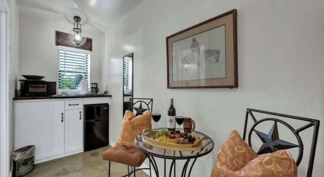 Коттедж Tejas Suite Walking Distance to Main St!