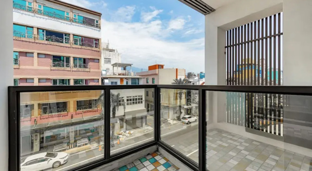 Двухместный номер Standard с балконом и с видом на улицу Hualien Unique Smart Stay with Sea View