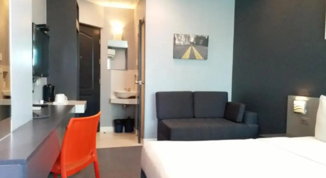 Люкс с 2 комнатами Leez Inn Malate