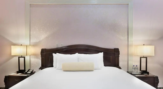 Полулюкс Hotel la Perla Leon