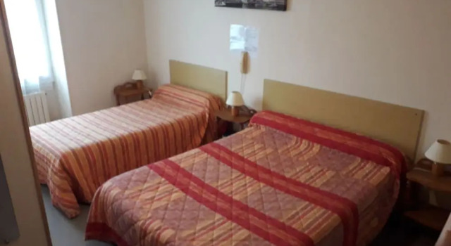 Gambetta, Rezerwuj Hotel Hotele w Surgeres ze śniadaniem, Śniadanie