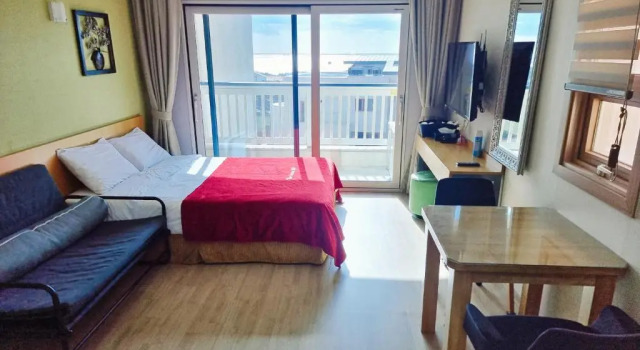 Студия Deluxe Jeju the Ocean Hill Pension