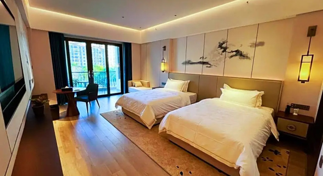 Номер Deluxe New World Taishan Hotel