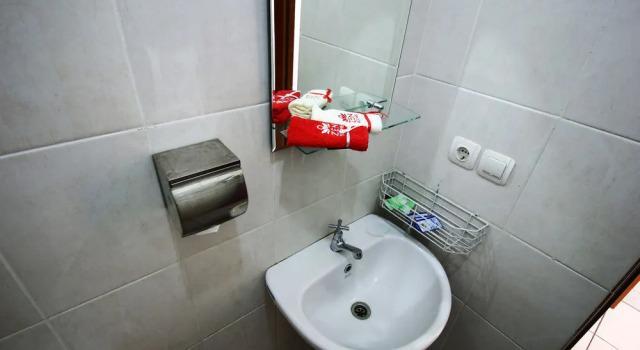 ZEN Rooms Near Airport Wastukencana, Забронировать Гостевой дом Гостевые дома Бандунга, рядом с Торговый центр Bandung Indah Plaza, Гостевой дом
