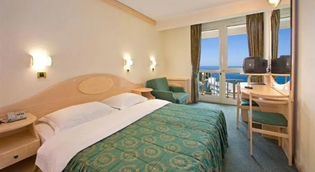 Двухместный номер Standard с балконом и с частичным видом на море Hotel Gran Vista Plava Laguna