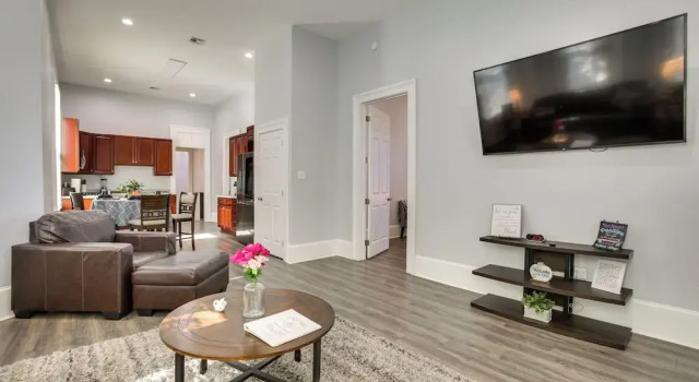 2 Mi to French Quarter: Walkable Nola Home
