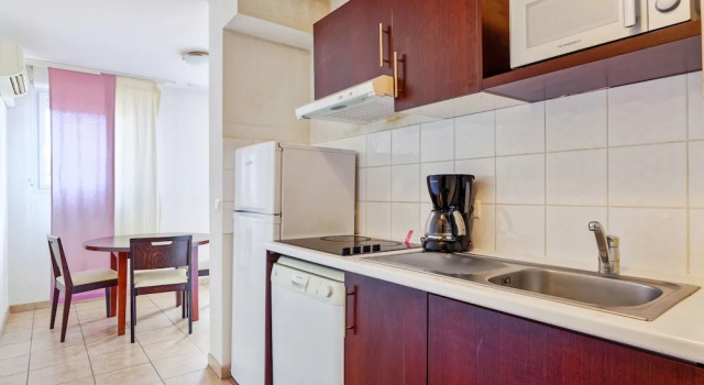 Апартаменты Standard Comfort Aparthotel Six-Fours