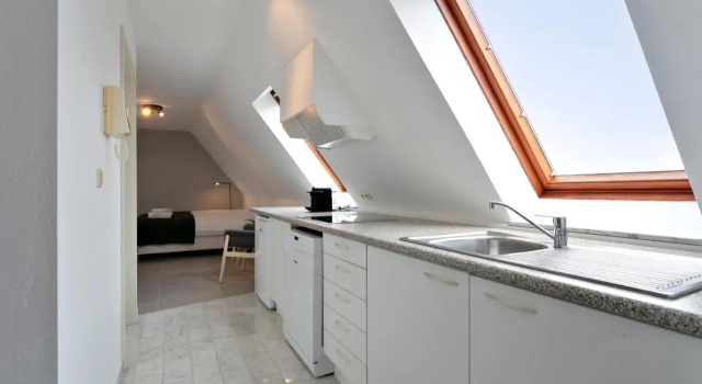Warm Lofty and Spacious Studio, Rezerwuj Apartament Hotele w Bruksela z parkingiem, Parking