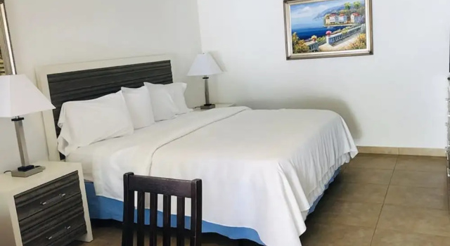Студия Deluxe Surf Side Resort