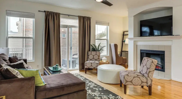 Апартаменты 1 Mi to Dtwn Cincinnati: Spacious Townhome w/ Deck