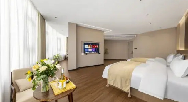 Люкс Deluxe Qingting Hotel (Liupanshui People Square Railway Station)