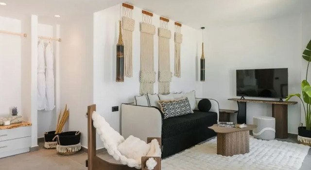Acro Caldo Suites, Забронировать Отель Акротирион , рядом с Красный берег