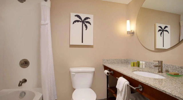 Четырёхместный номер Standard Hotel Dello Ft Lauderdale Airport, Tapestry Collection by Hilton
