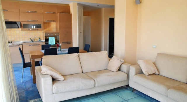 Air-conditioned Apartment With sea View Balcony in the Center of Formia, Забронировать Апартаменты/квартира Формия Побережье Лацио, рядом с Железнодорожный вокзал Формия