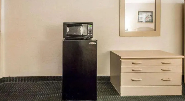 Шестиместный номер Standard Rodeway Inn Gainesville - University Area