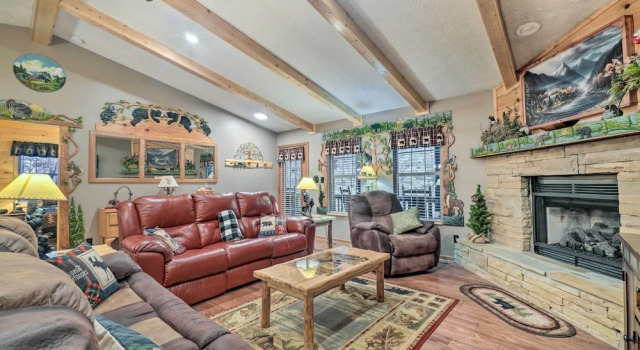 Коттедж с 2 комнатами Woodsy Pigeon Forge Hideaway: Private Hot Tub