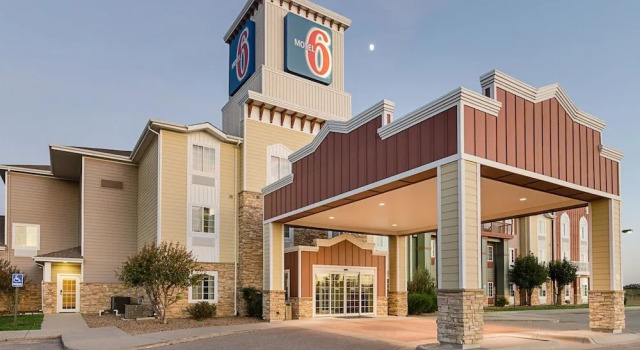 Motel 6 Park City KS