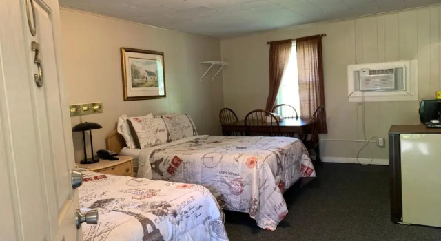 Трёхместный номер Superior Phillips Historic Motel & Cottages