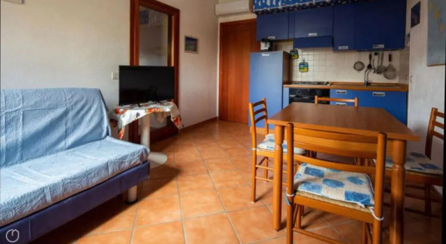Airport-Port-Commercial Center-Trilo-3 indipendent rooms at 5 minutes by walk from bus to beaches & city of olbia and 25 min by walk to Airport Azzurro