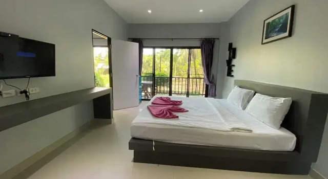 Четырёхместный семейный номер Standard с балконом Krabi Inn Resort