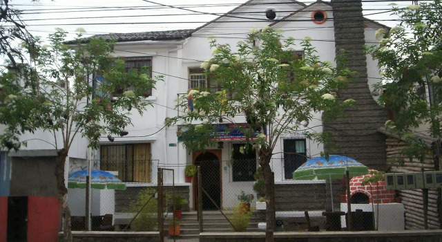 Hostal White House
