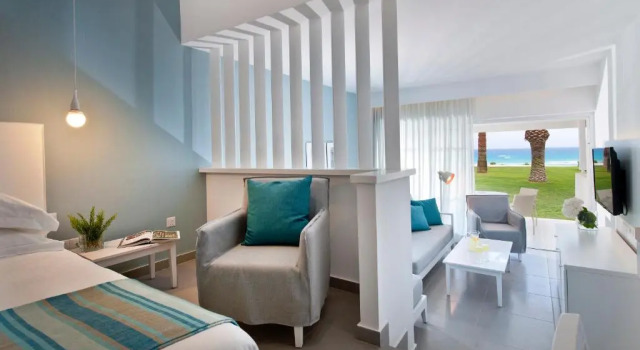 Люкс Бунгало Beach Nissi Beach Resort