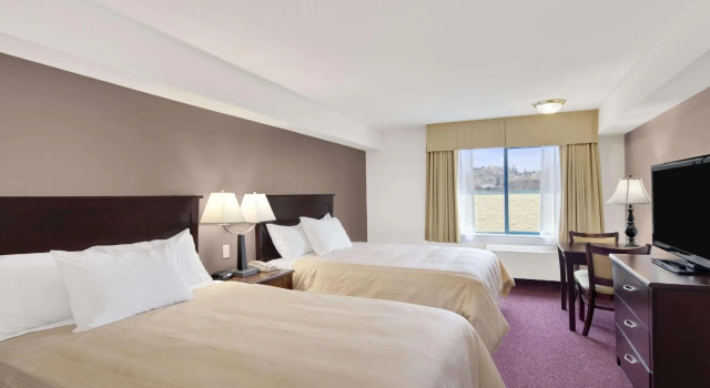 Четырёхместный номер Standard Days Inn by Wyndham Kamloops BC