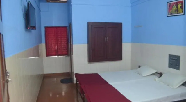 Parakkal Tourist Home