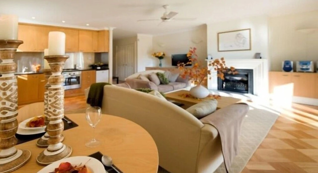 Lakeside Suites 1, Book Apartment Daylesford 