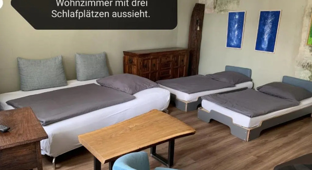 Апартаменты Charmante Altbau-Wohnung zwischen Altstadt und Klinikum mit Parkplatz
