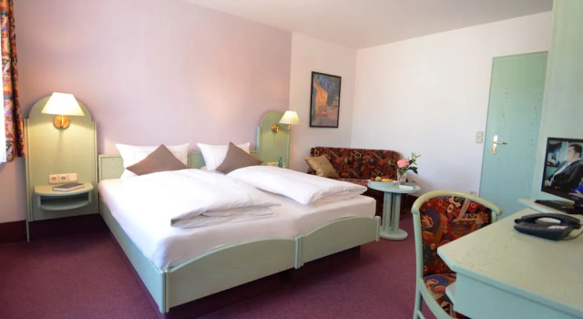Семейный номер Standard с балконом и с видом на город Hotel Weisses Lamm