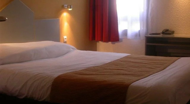 Comfort Inn Claix, Забронировать Отель Отели Isère с бассейном, Бассейн