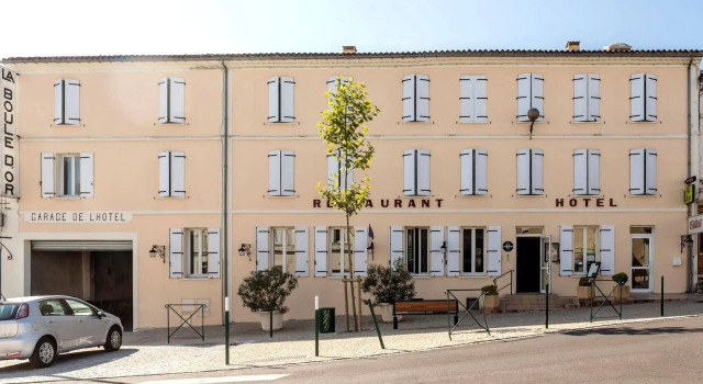 Hôtel Restaurant La Boule dOr, Prenota Hotel Barbezieux-Saint-Hilaire Charente