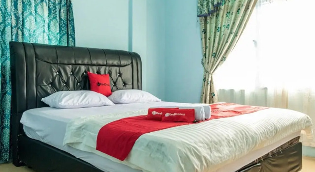 Surya Swalayan by RedDoorz, Rezerwuj Hotel Medan Sumatra